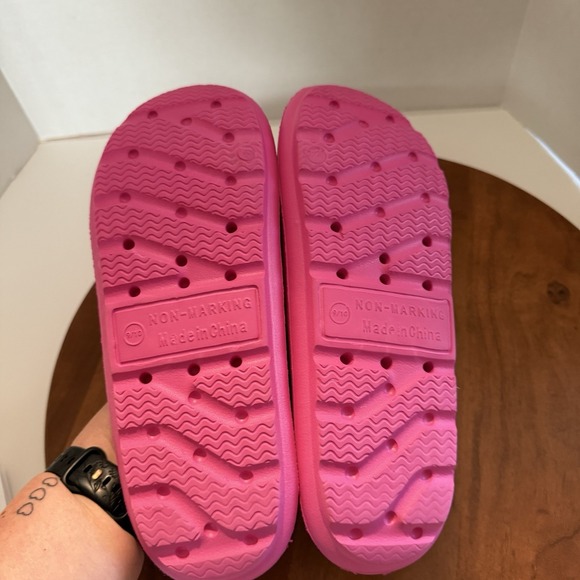 Hello Kitty by Sanrio Logo Bright Pink Adult's Slide Women's Size 9/10 Comfort - Picture 8 of 12